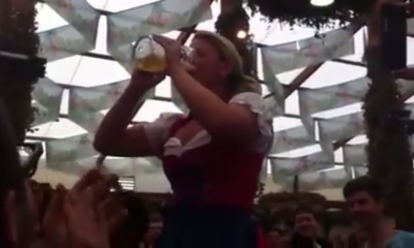 canadese meid drinkt liter bier in 9 seconden